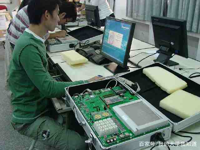 大學(xué)里那些“痛并快樂(lè)著”的專業(yè) 5個(gè)看似苦逼但畢業(yè)薪酬高的選擇，計(jì)算機(jī)技術(shù)咨詢?yōu)槟憬馕? />
</span>
<span id=